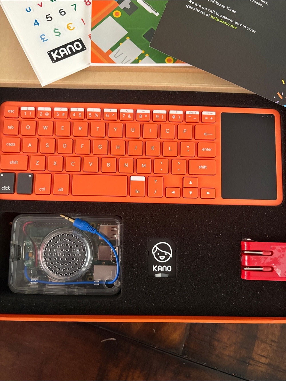 KANO Computer Kit- Make a computer/Learn to code - Picture 7 of 8